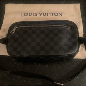Authentic  Louis Vuitton Men’s /Unisex top handle crossbody messenger bag black